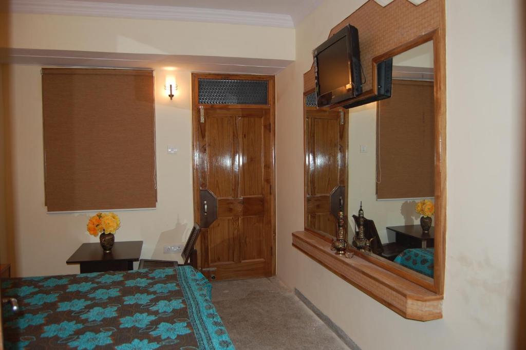 Hotel Prestige Shimla Kamer foto