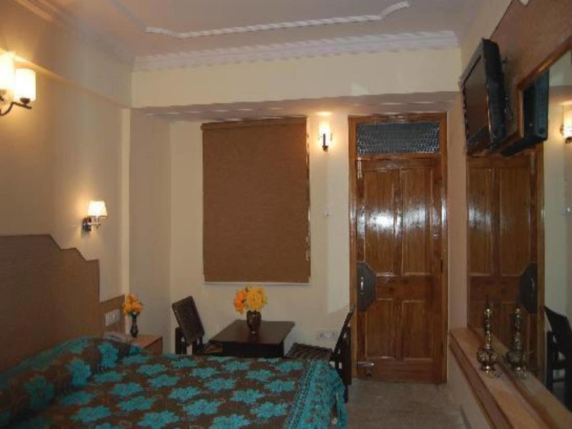 Hotel Prestige Shimla Buitenkant foto